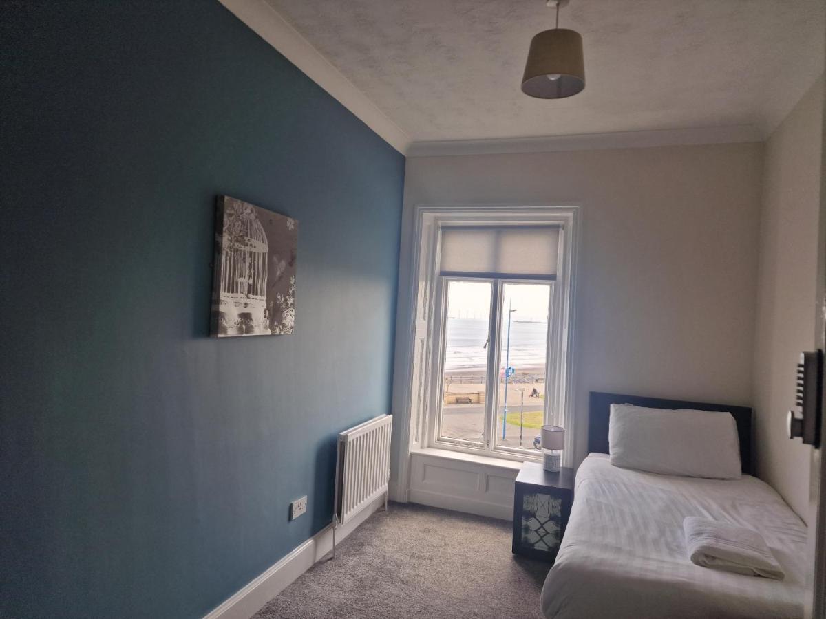 2 The Green, Exceptional Large House, Sea Views Loads Of Bathrooms Seaton Carew Buitenkant foto